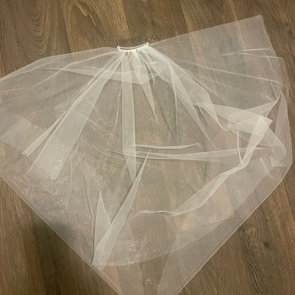 NWOT- Bridal Veil- White